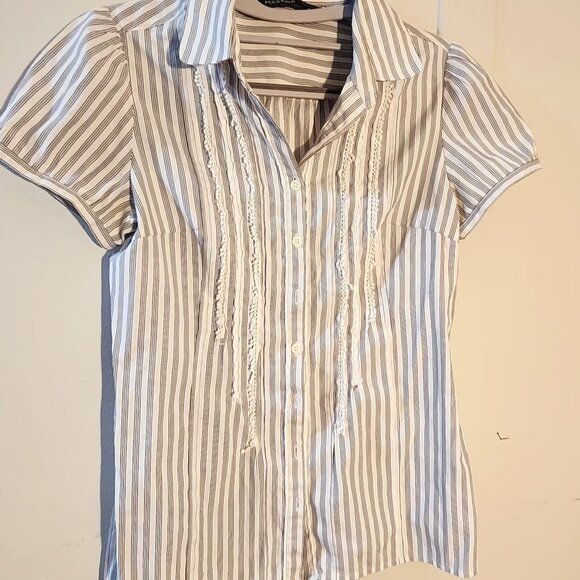 Woman's Clothes size Small - Picture 14 of 16